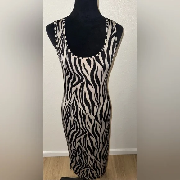 Elegant Zebra Pattern Midi Dress - Picture 2 of 8